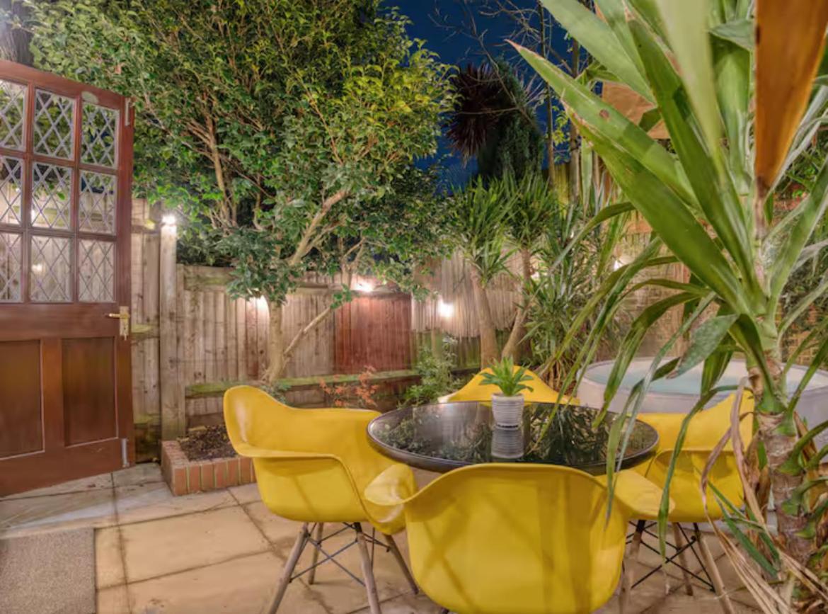 Вилла The Zen Den With Hot Tub And Garden Лондон Экстерьер фото