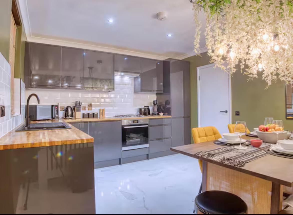 Вилла The Zen Den With Hot Tub And Garden Лондон Экстерьер фото